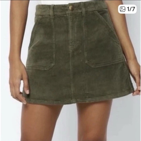 American Eagle Olive Green Corduroy Skirt Size 6 Y2K Hipster Boho 70’s look - Picture 7 of 7